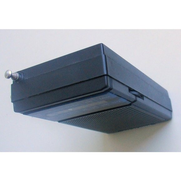 Realistic Vintage 70-80's Portable AM/FM Transistor Radio - Picture 3 of 5